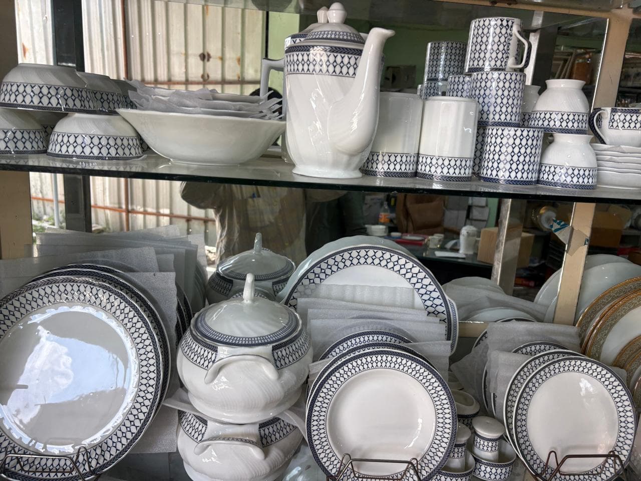 Premium Blue Lattice Dinnerware Collection