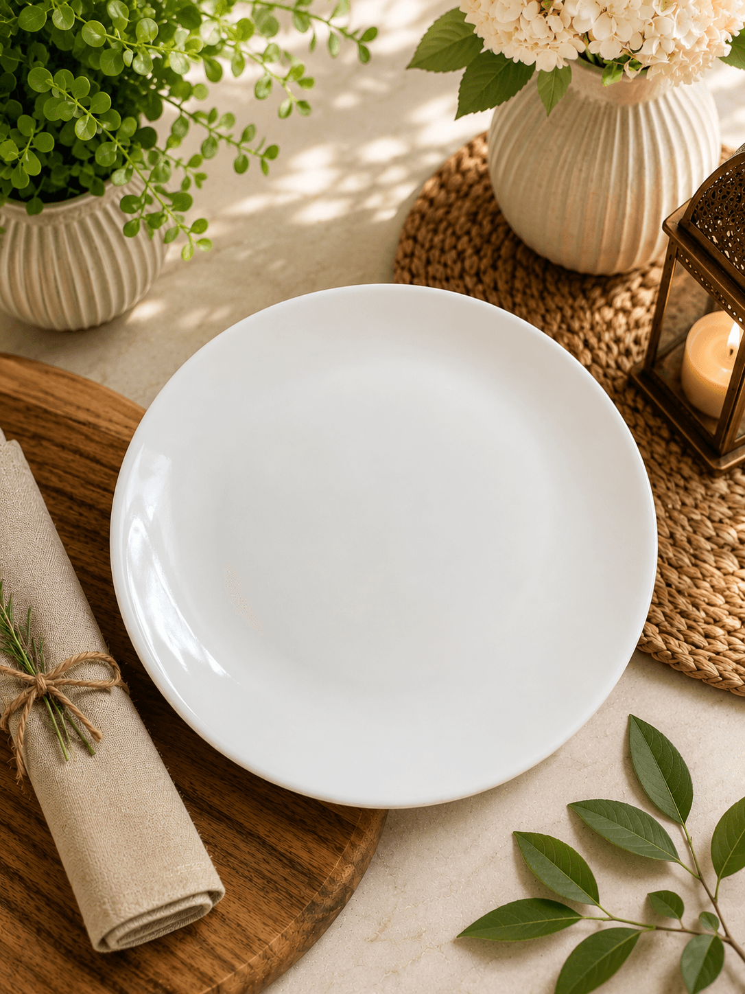White Ceramic Dinner Plate – Elegant Glossy Serving Plate